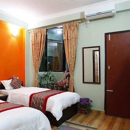 Hotel Nice Dream Pokhara Esterno foto